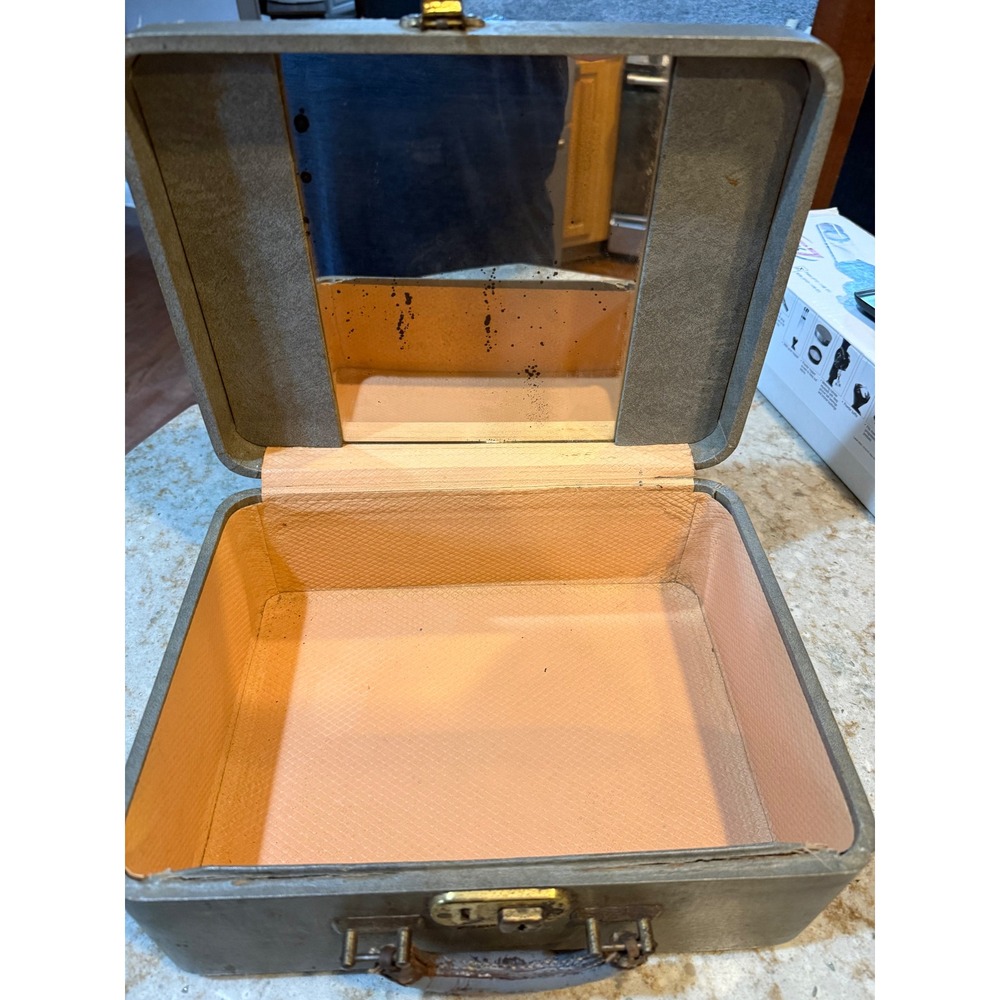Vintage Luce Vanity Case Mirror Green Hard Shell Makeup Train Box Luggage